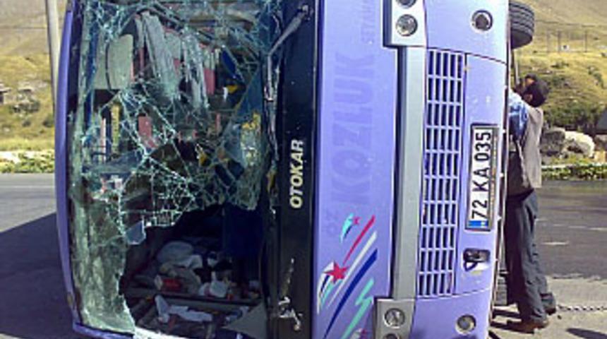 Bitlis'te trafik kazası: 22 yaralı