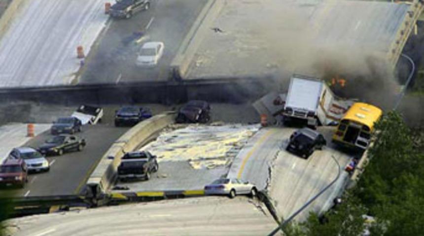 Mississippi nehri &uuml;zerindeki k&ouml;pr&uuml; &ccedil;&ouml;kt&uuml;: 9 &ouml;l&uuml;
