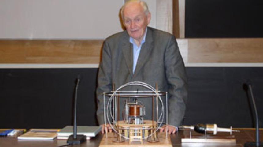 Nobel &ouml;d&uuml;ll&uuml; fizik&ccedil;i Kai Siegbahn &ouml;ld&uuml;