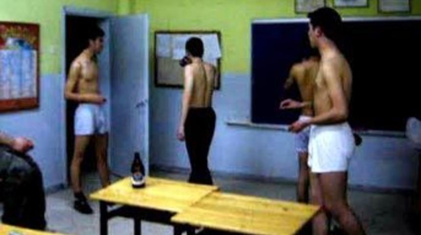 Gebze'de &ouml;ğrencilerin sınıfta i&ccedil;kili alemi