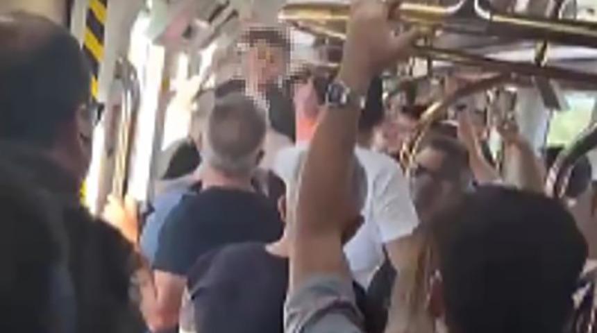 İzmir metrosunda grev bitti, yumruklar konuştu! Kimsenin ayırmadığı kavga anbean görüntülendi