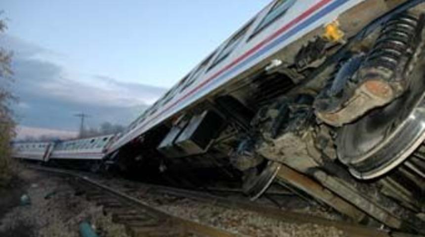 Tren kazasının nedeni "yol hatası ve aşırı hız"