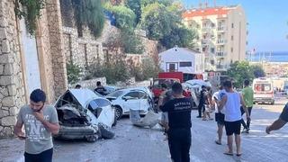 Kontrolden çıkan beton mikseri 11 aracı biçti! Sokak savaş alanına döndü