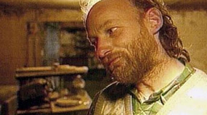 26 fahişeyi &ouml;ld&uuml;r&uuml;p etlerini domuzlara yedirdi