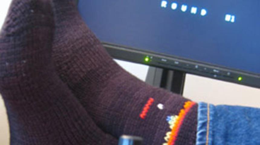 K&ouml;t&uuml; ayak kokusu polis baskınına yol a&ccedil;tı