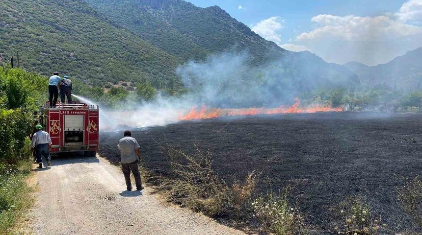 Burdur’da aynı anda iki farklı yerde arazi yangını çıktı