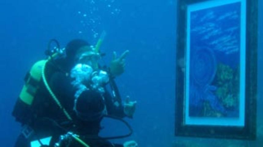 Bu da su altında resim sergisi