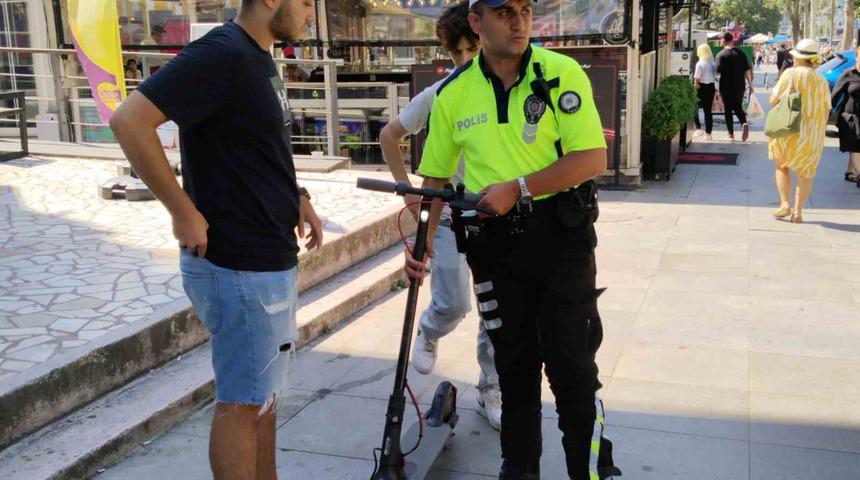 SCOOTER HIZ SINIRI 2023: Elektrikli scooter hız sınırı nedir, kaç km gider? Kadıköy, Şişli, Beşiktaş, Beyoğlu ve Fatih için yeni düzenleme!
