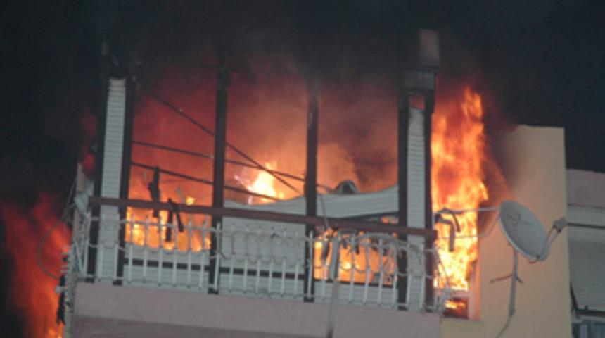 Emekli &ouml;ğretmen evinde yanarak &ouml;ld&uuml;