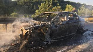 Bolu'da seyir halindeyken yanan otomobil kullanılamaz hale geldi