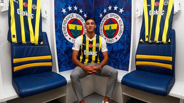 Fenerbahçe'de imzalar peş peşe! Mert Müldür ile 4 yıllık sözleşme...