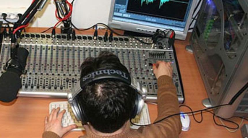 Yunanistan'da T&uuml;rk radyolarına darbe