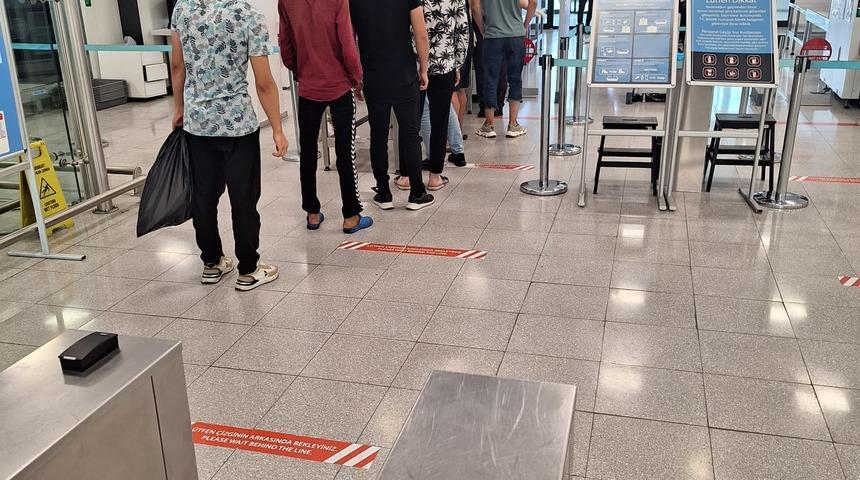 Kocaeli'de 16 d&uuml;zensiz g&ouml;&ccedil;men sınır dışı edildi