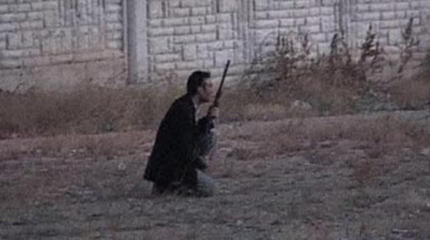 Sevdiği kız ile kızın ailesini vurdu