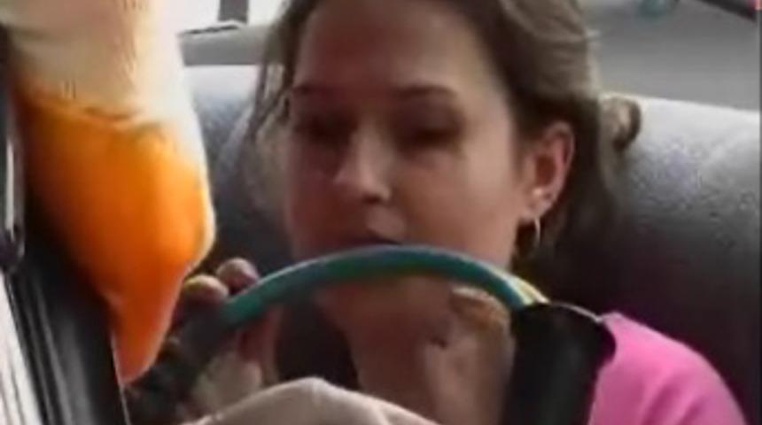 Bariyere saplanan ara&ccedil;ta can pazarı