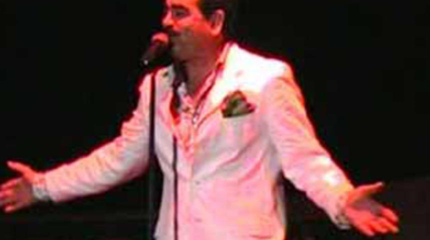 Tatlıses t&uuml;rk&uuml;leri sara n&ouml;betini tetikliyor