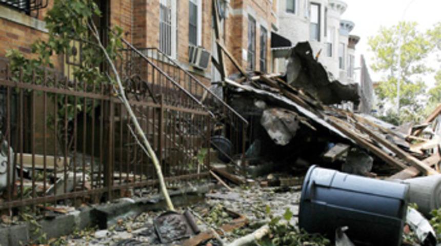 Pakistan'da fırtına: 10 &ouml;l&uuml;