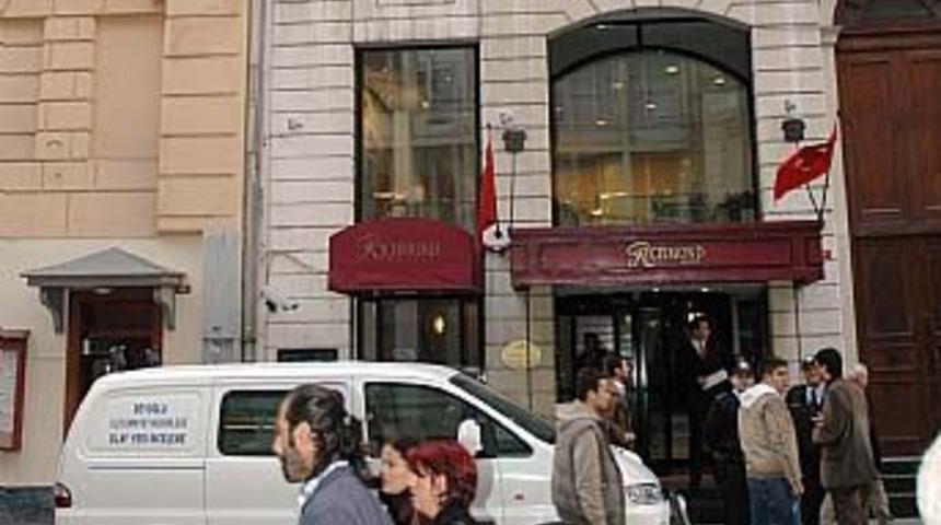 İsve&ccedil;li turist 5. kattan atladı