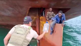 Avrupa hayaliyle yola çıktılar! Kimse fark etmeden 14 gün boyunca gemi dümeninde yaşadılar... “Hayatta kalmak için idrarımızı içtik”