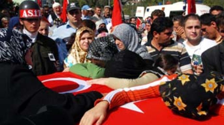 Bayramın ilk g&uuml;n&uuml; yine 1 şehit verdik