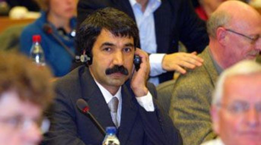 &Ouml;calan'ın eski avukatlarına yakalama emri