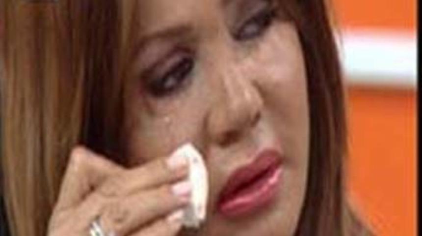 Canlı yayında h&uuml;ng&uuml;r h&uuml;ng&uuml;r ağladı!