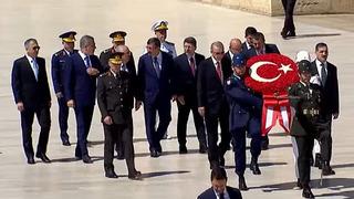 SON DAKİKA | Cumhurbaşkanı Erdoğan, YAŞ üyeleriyle Anıtkabir'de! 'Alacağımız kararlarla ordumuzun gücüne güç katacağız'