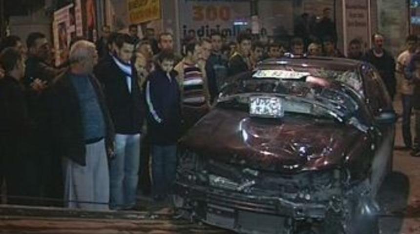 Motosikletle yarış kaza getirdi: 4 yaralı