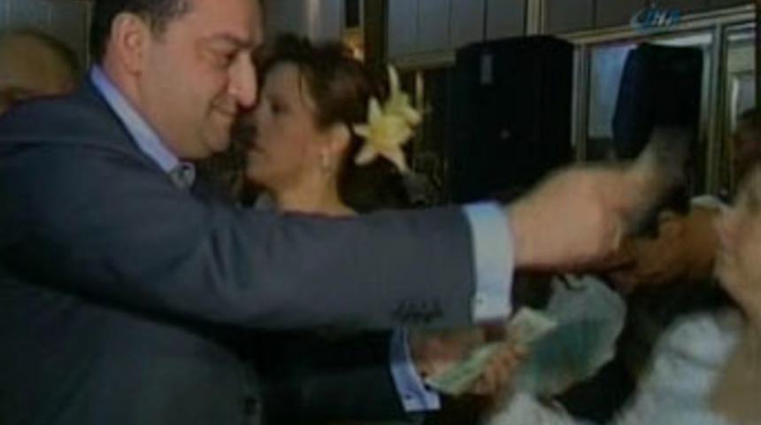 S&uuml;nnet d&uuml;ğ&uuml;n&uuml;nde dolar havada u&ccedil;uştu