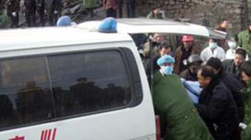 6 &ccedil;ocuğunu pencereden fırlattı