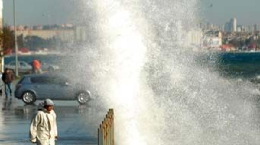 Marmara Denizi'nde ulaşıma lodos engeli