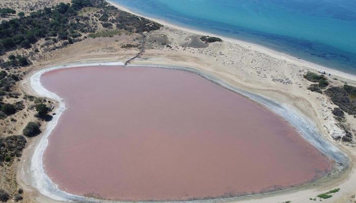 ‘Kalpli Göl’, pembe renge büründü! Dünyada sadece 8 tane var… Sosyal medyada yayılan fotoğraflarıyla popüler hale geldi