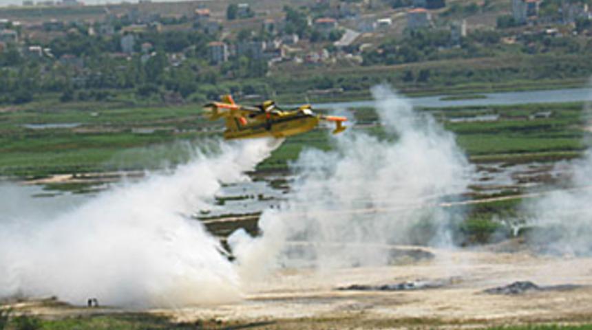 Yangın s&ouml;nd&uuml;rme u&ccedil;ağı d&uuml;şt&uuml;: 3 yaralı