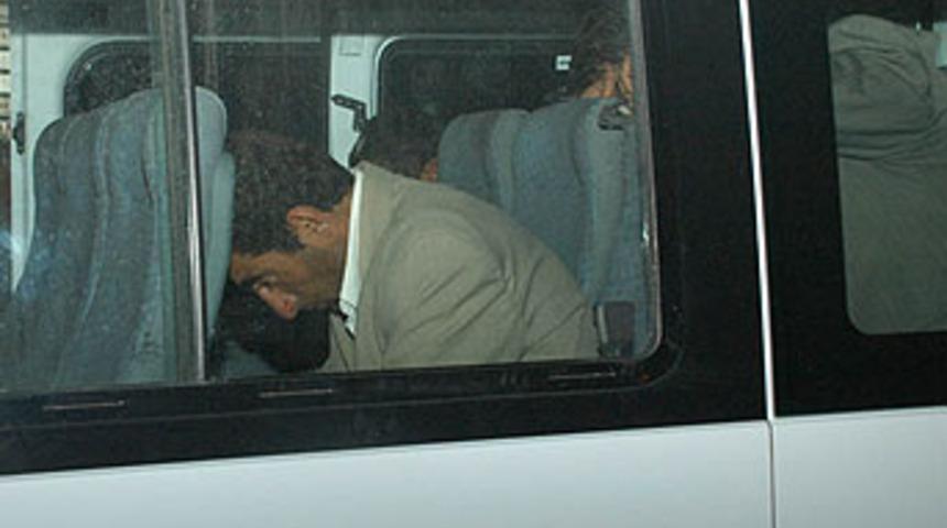 3 &ccedil;ocuk g&ouml;zaltında