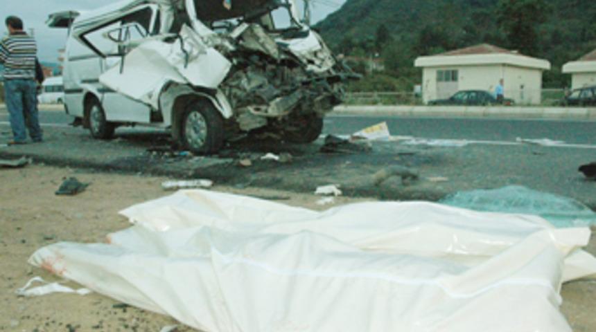 İftara yetişemediler: 2 &ouml;l&uuml;, 1 yaralı