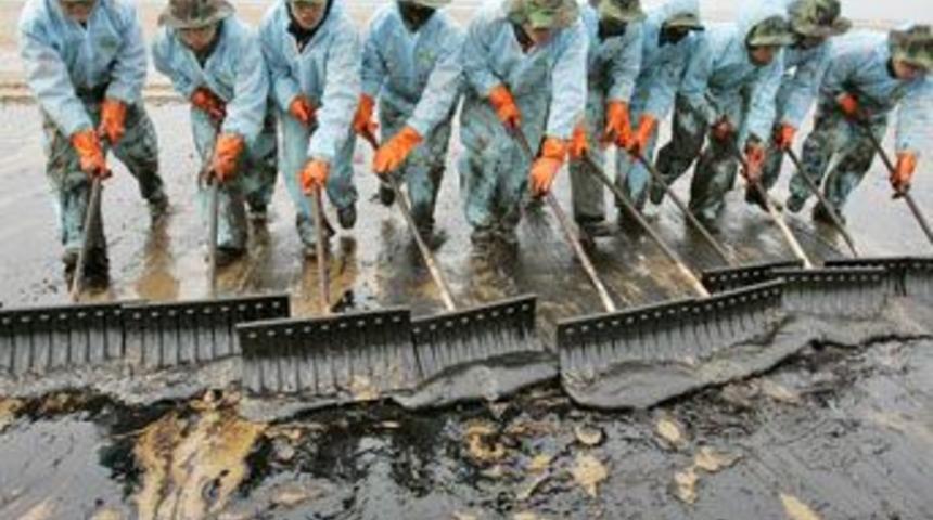 10 bin tonluk petrol denize sızdı