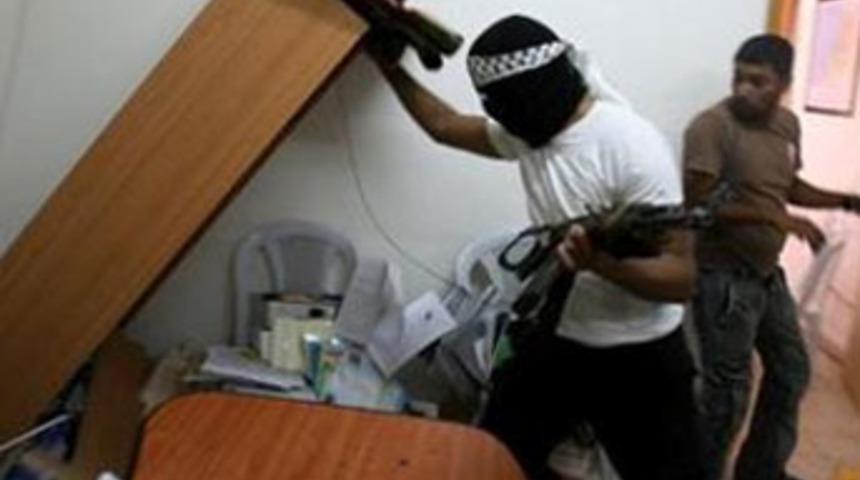 Hamas, Arafat'ın evine girdi