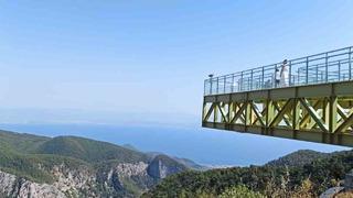Kazdağları’ndaki cam seyir terasına ziyaretçi akını