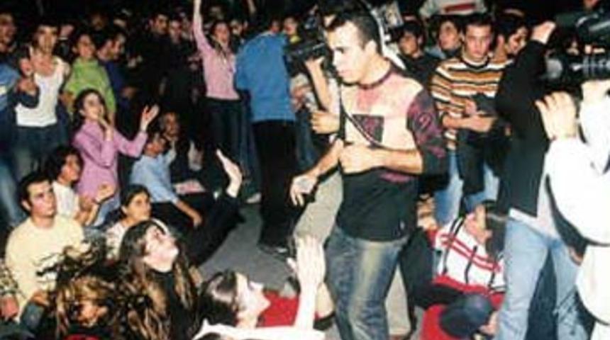 Haluk Levent konserinde izdiham