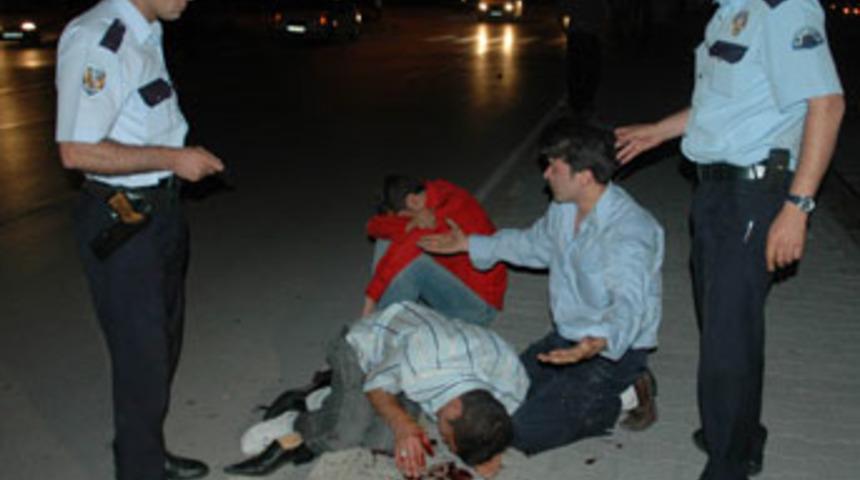 Alkoll&uuml; şahıslara yolculardan dayak