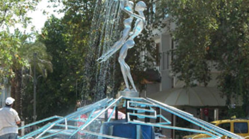 İşte olay yaratan heykel