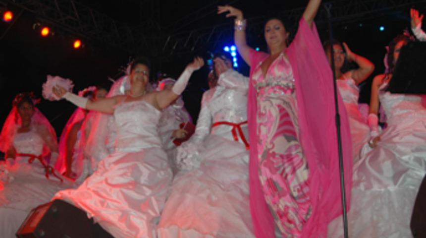 Sibel Can konserinde izdiham