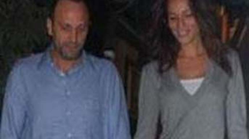 G&uuml;zide yeni sevgilisiyle yakalandı