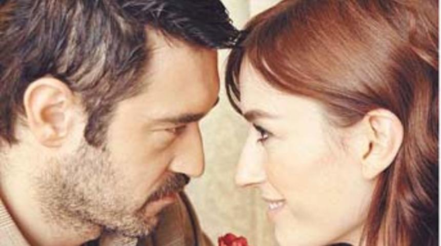 &Uuml;nl&uuml; manken &ccedil;ift bebek bekliyor