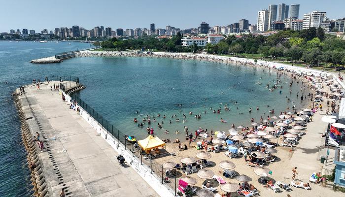 İstanbul’da hava sıcaklığı 39 dereceyi aştı! Eyyam-ı bahur bunalttı, sahiller doldu taştı