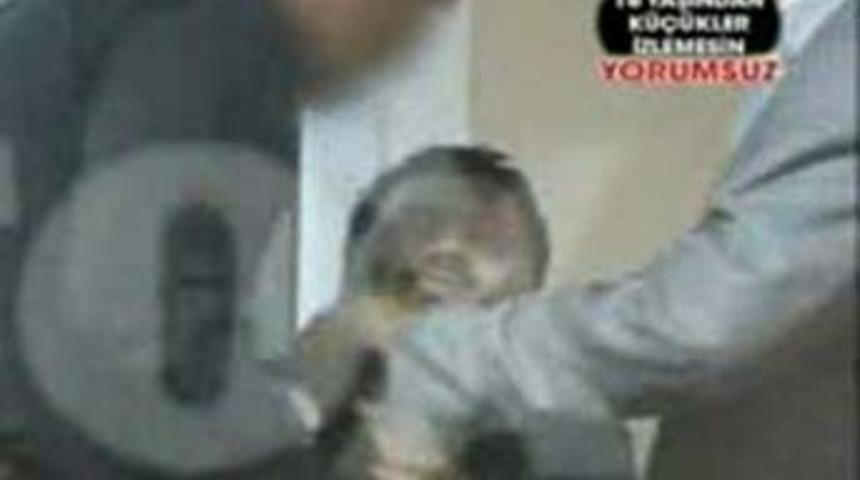 Caner'e st&uuml;dyoda dayak