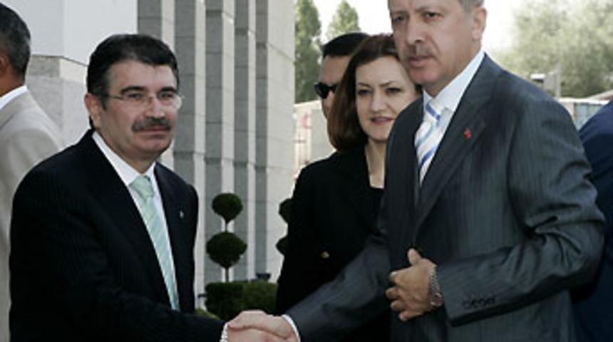 AKP'de k&uuml;sk&uuml;nler yemeğinde gerginlik