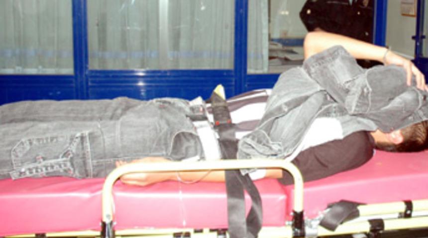 Halı saha ma&ccedil;ı kanlı bitti: 2 yaralı