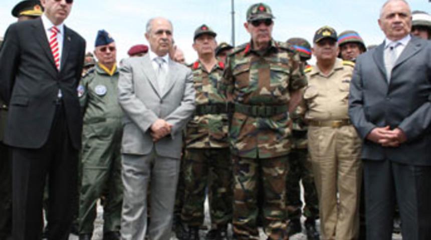 Tatbikatta soğuk r&uuml;zgarlar