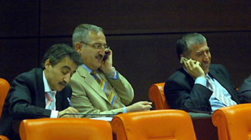 Meclis'te n&uuml;kteli-gaflı h&uuml;k&uuml;met programı